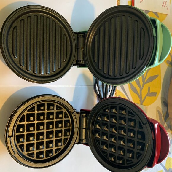 DASH Minis (Waffle, Griddle & Grill) - Picture 5 of 5